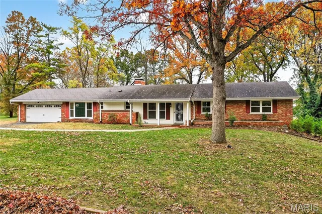 $749,000 | 10067 Springwood Drive, Ladue, MO 63124
