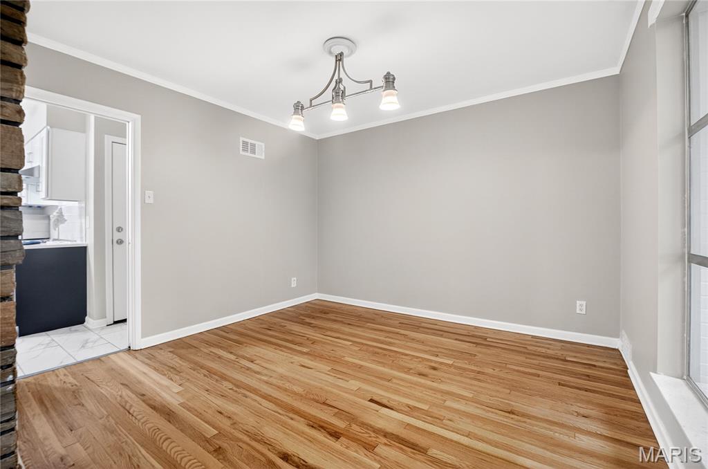 10067 Springwood Drive Ladue, MO 63124 - Photo 7 of 27