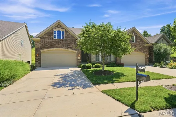 $765,000 | 138 Kendall Bluff Court, Chesterfield, MO 63017