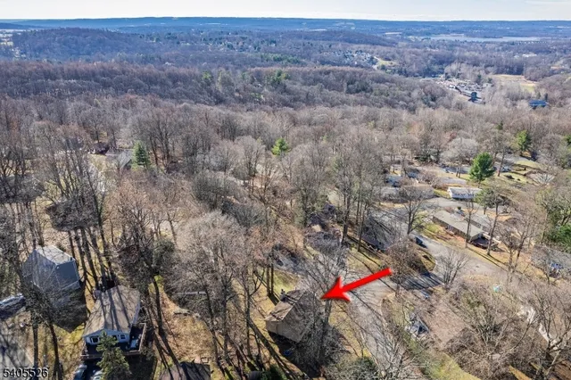 $450,000 | 5 Deer Run Drive, High Bridge, NJ 08829