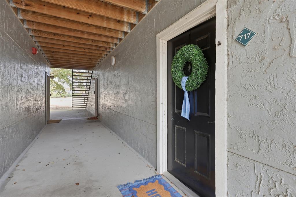 3705 Southwest 27th Street, Unit 717 Gainesville, FL 32608 - Photo 3 of 24 a view of entryway