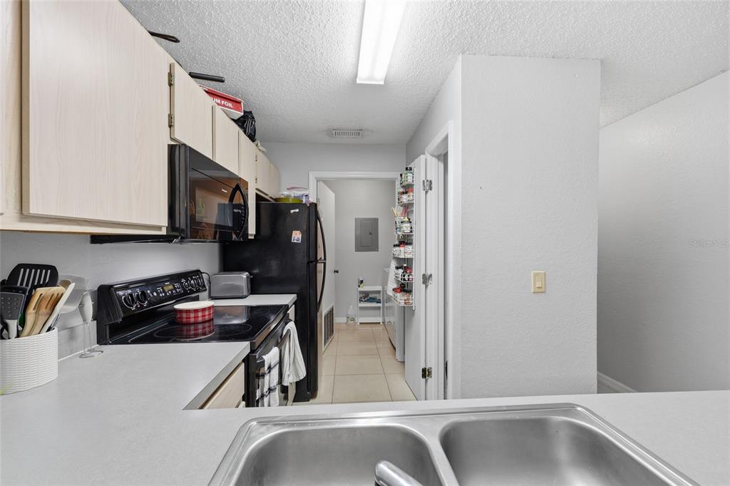 3705 Southwest 27th Street, Unit 717 Gainesville, FL 32608 - Photo 9 of 24 a view of kitchen