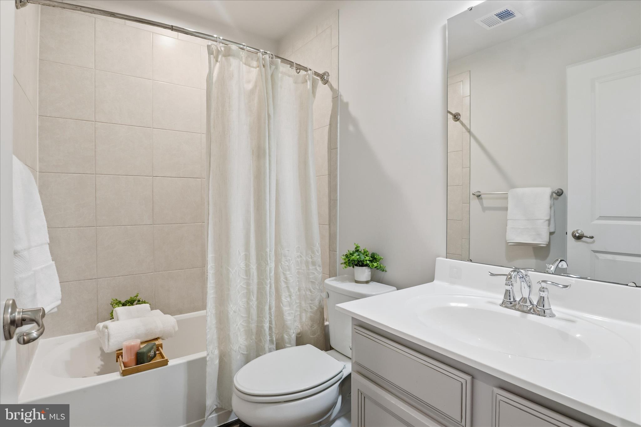 506 View Point Way Fredericksburg, VA 22405 - Photo 25 of 39 a bathroom with a sink toilet and shower
