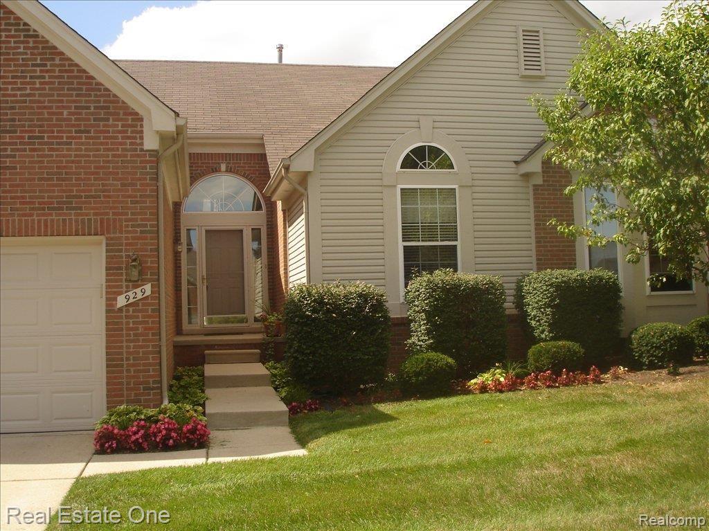 929 Churchill Circle, Unit 65 Rochester, MI 48307 - Photo 1 of 15 Churchill August 2010 004
