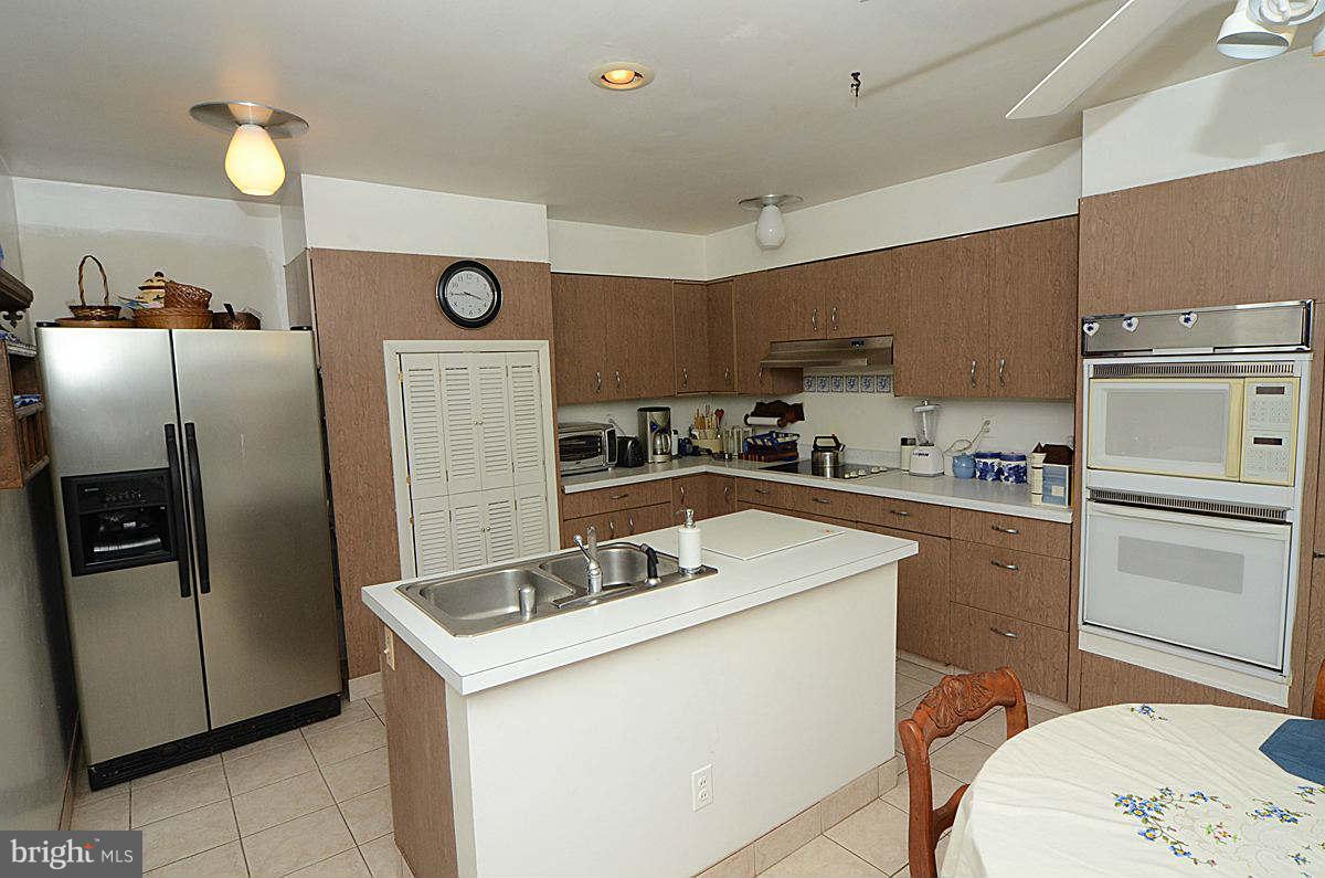 10112 Lloyd Road Potomac, MD 20854 - Photo 16 of 30 Kitchen