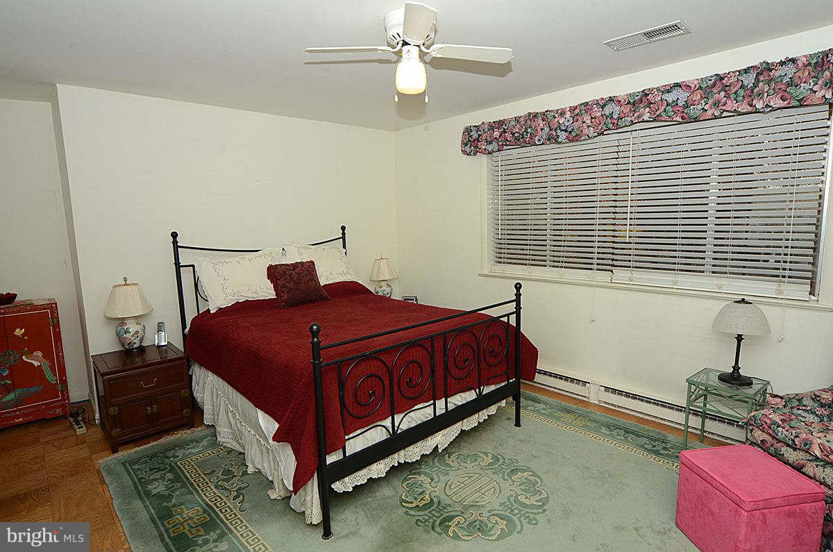 10112 Lloyd Road Potomac, MD 20854 - Photo 20 of 30 Bedroom