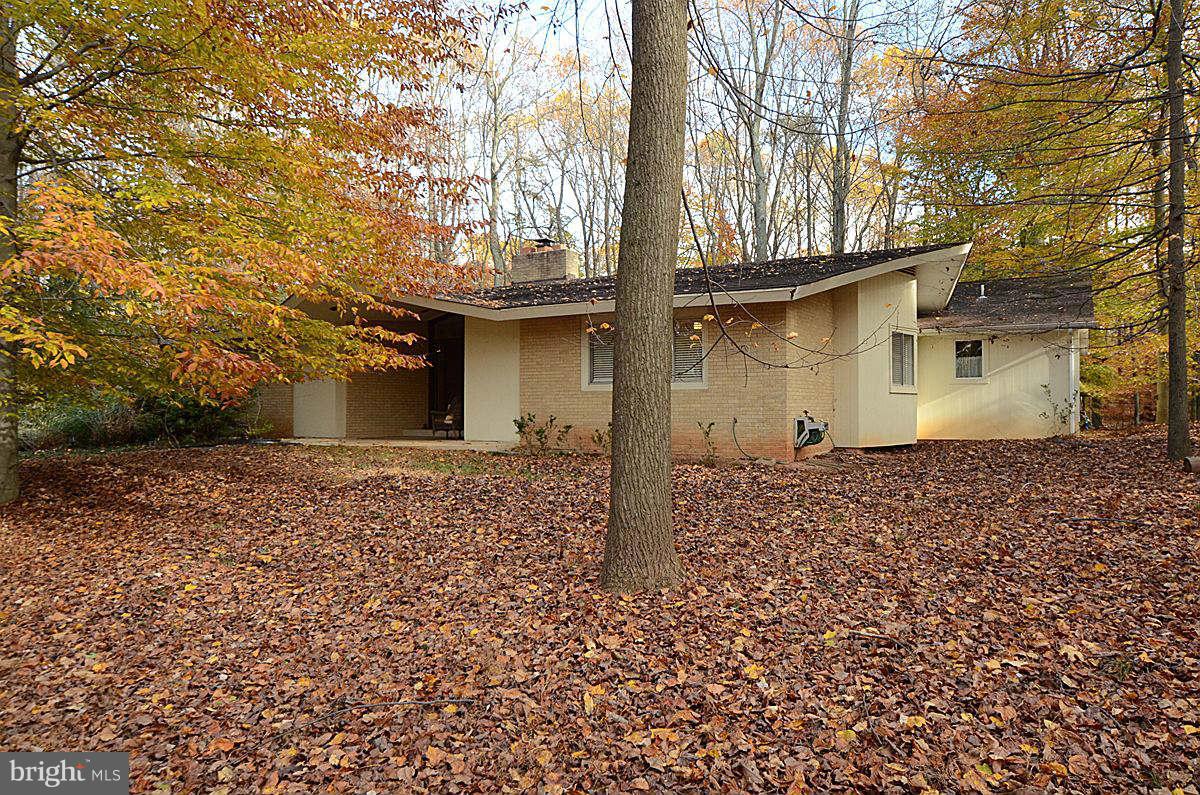 10112 Lloyd Road Potomac, MD 20854 - Photo 3 of 30 Exterior (Front)