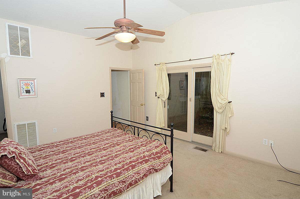 10112 Lloyd Road Potomac, MD 20854 - Photo 22 of 30 Bedroom