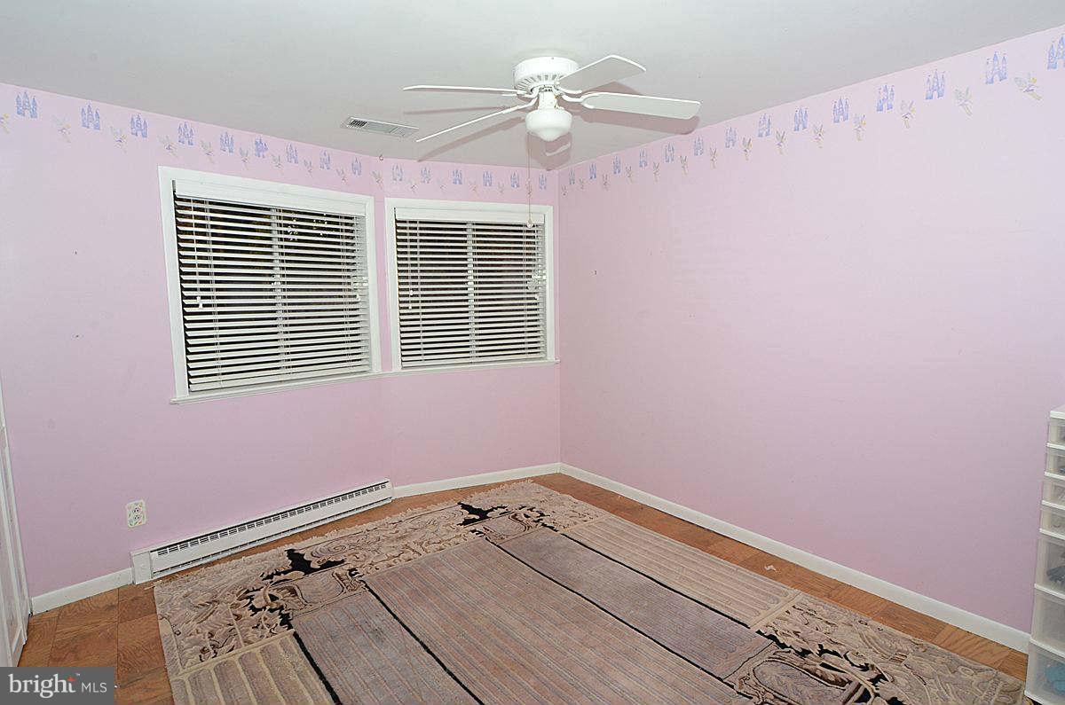 10112 Lloyd Road Potomac, MD 20854 - Photo 23 of 30 Bedroom
