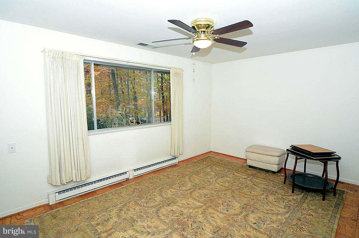 10112 Lloyd Road Potomac, MD 20854 - Photo 25 of 30 Interior (General)