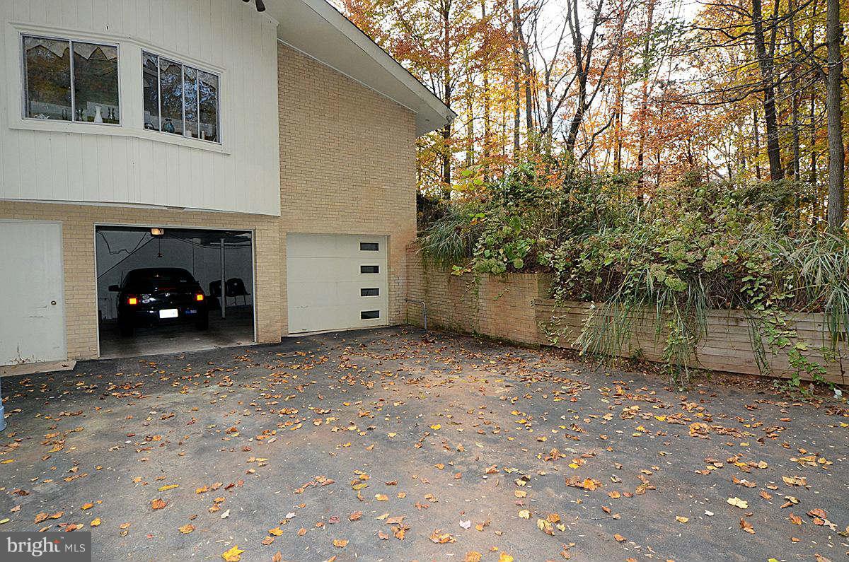 10112 Lloyd Road Potomac, MD 20854 - Photo 7 of 30 Exterior (Front)