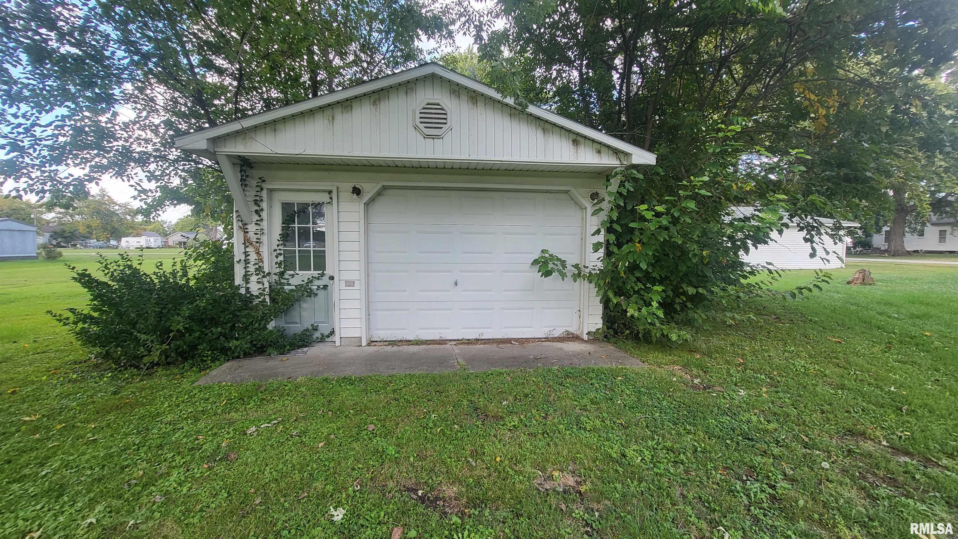 307 South Cherry Street Iuka, IL 62849 - Photo 3 of 25