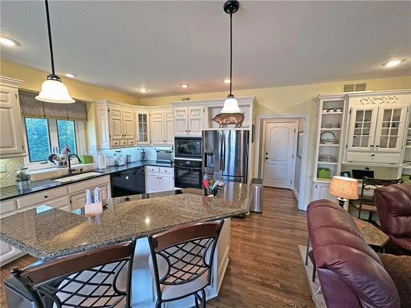$589,000 | 5908 Northeast Coral Circle, Lee's Summit, MO 64064