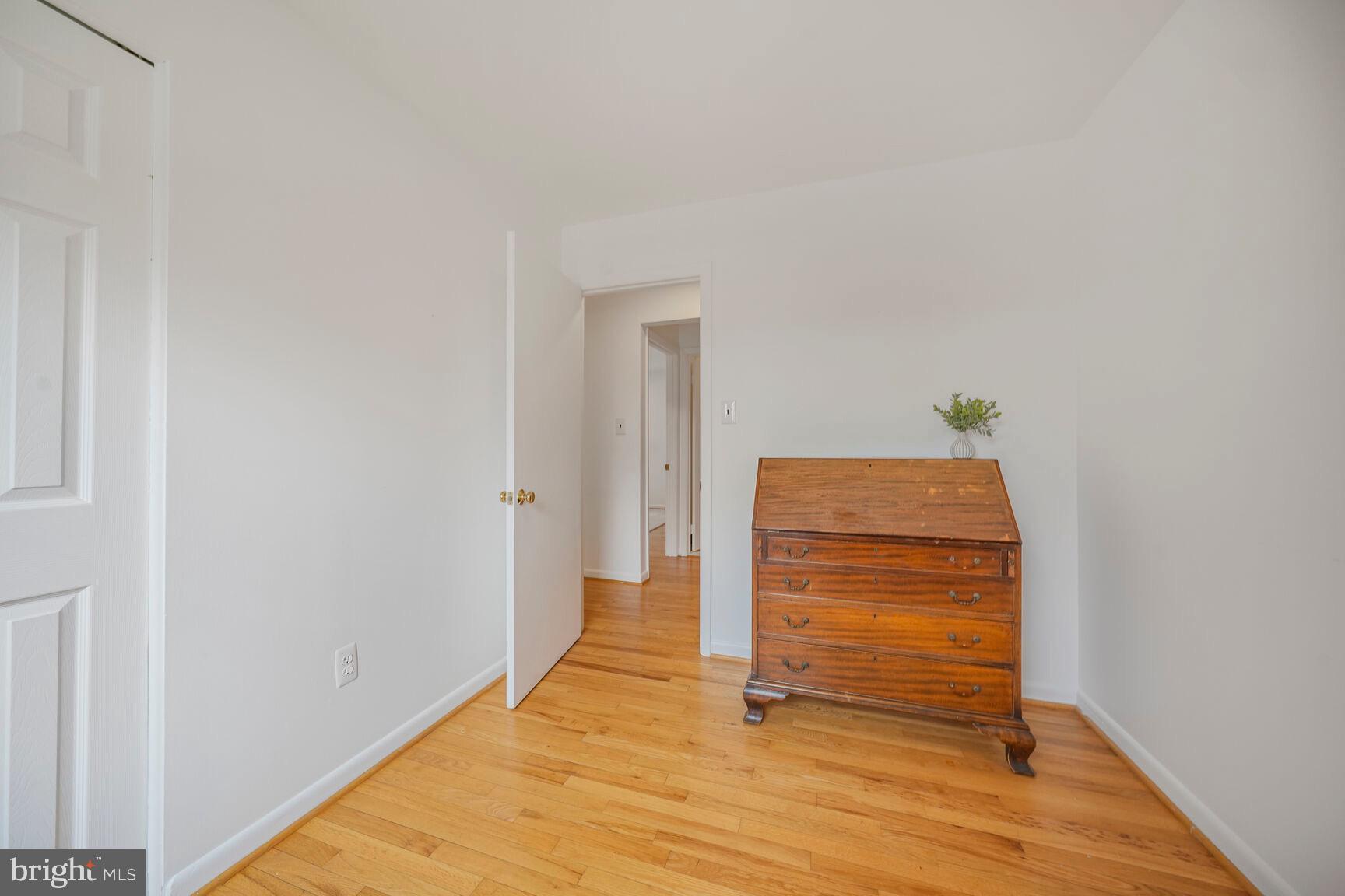 1955 Foxhall Road McLean, VA 22101 - Photo 15 of 35