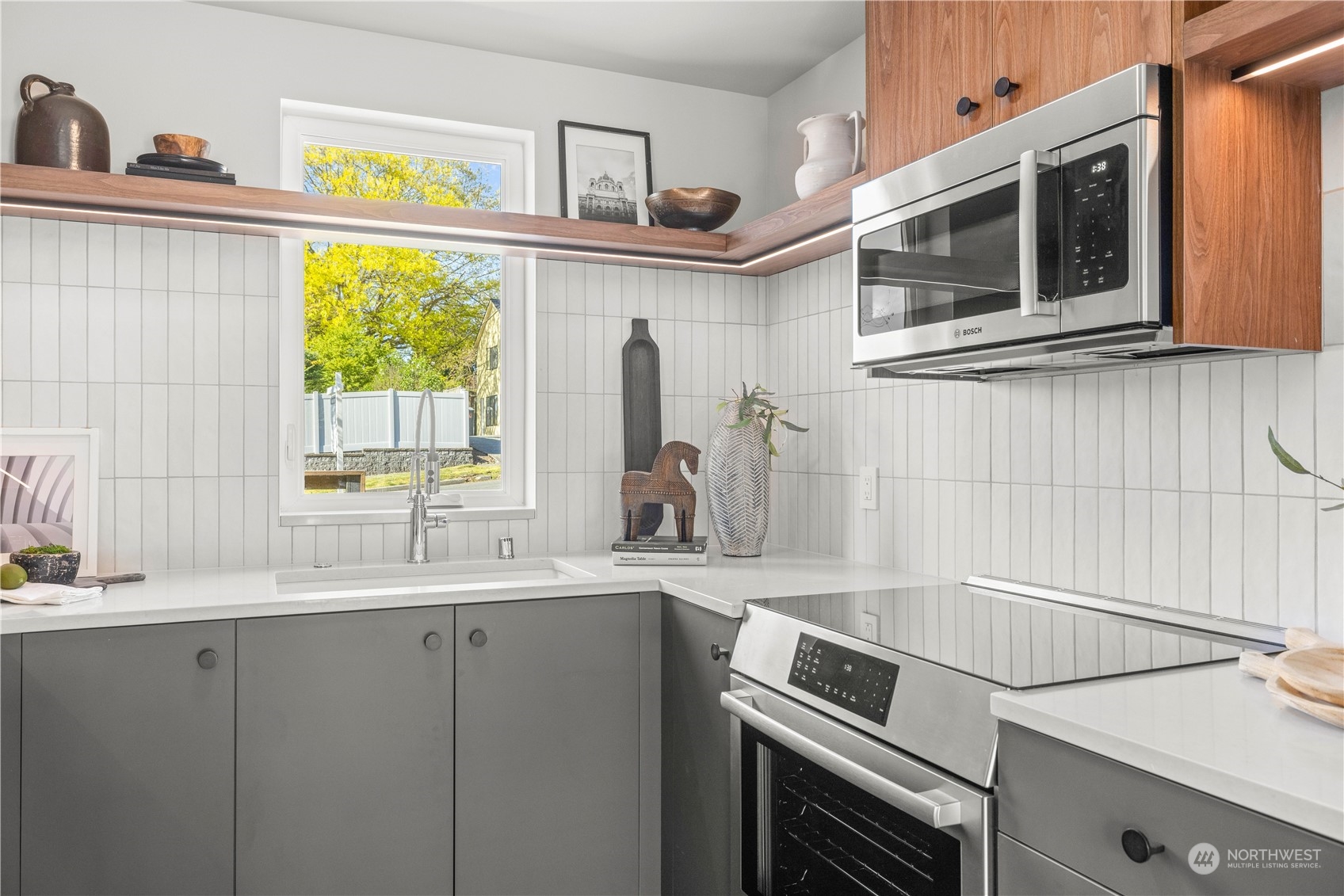 3217 West Ruffner Street Seattle, WA 98199 - Photo 12 of 35