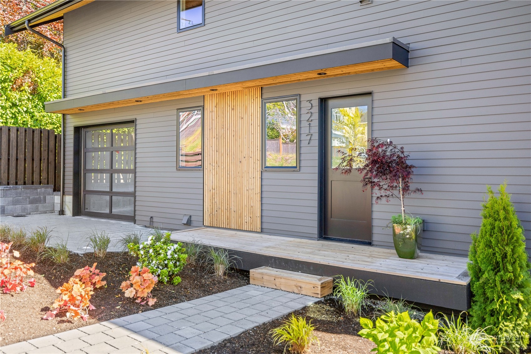 3217 West Ruffner Street Seattle, WA 98199 - Photo 3 of 35