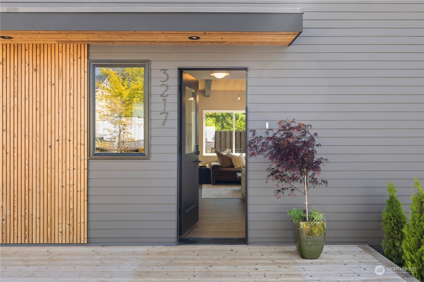 3217 West Ruffner Street Seattle, WA 98199 - Photo 4 of 35