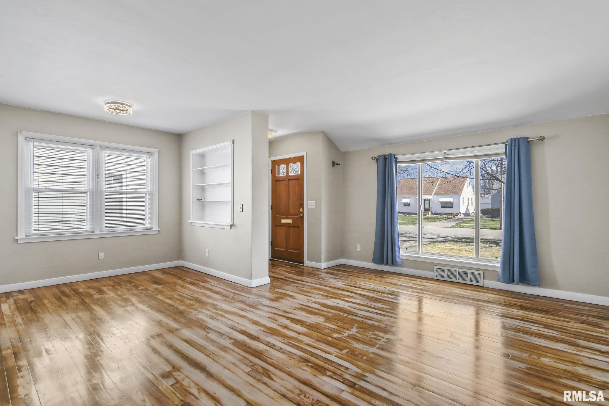 2213 South Spring Street Springfield, IL 62704 - Photo 2 of 26
