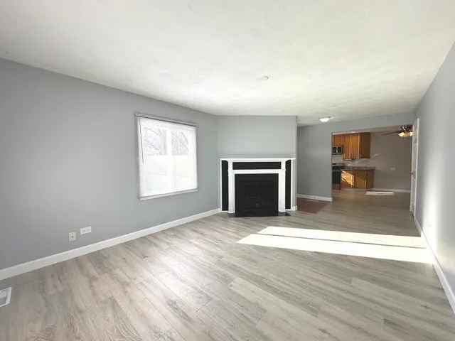 $2,200 | 1410 Beverly Lane, Streamwood, IL 60107