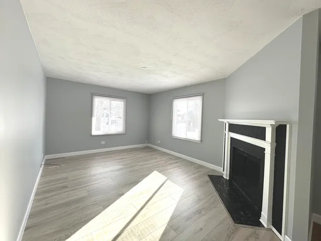 $2,200 | 1410 Beverly Lane, Streamwood, IL 60107