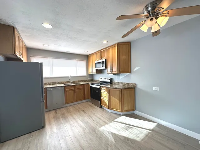 $2,200 | 1410 Beverly Lane, Streamwood, IL 60107