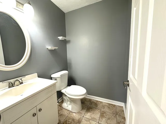 $2,200 | 1410 Beverly Lane, Streamwood, IL 60107