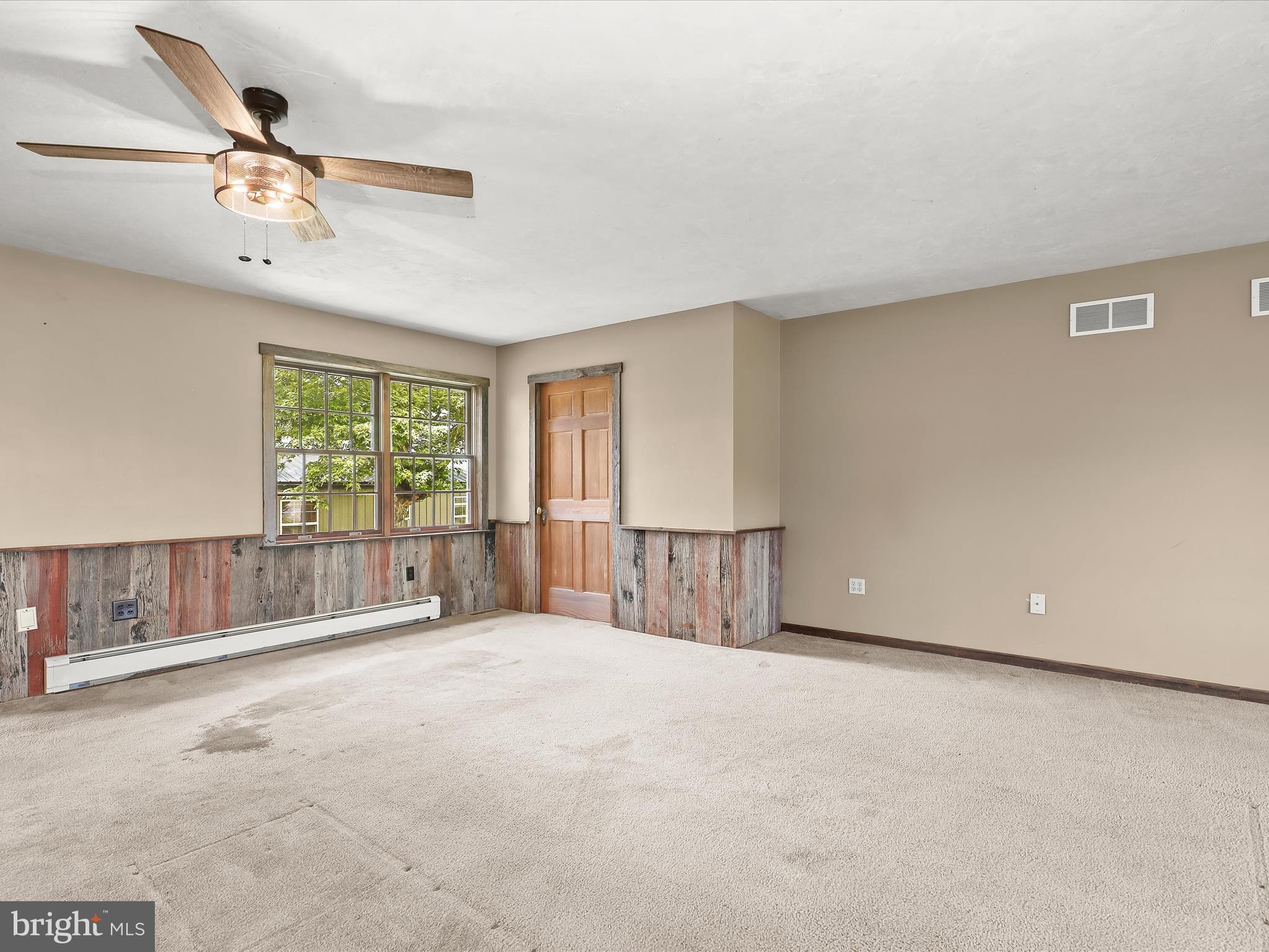 325 Seven Stars Road Gettysburg, PA 17325 - Photo 16 of 81 Living Room