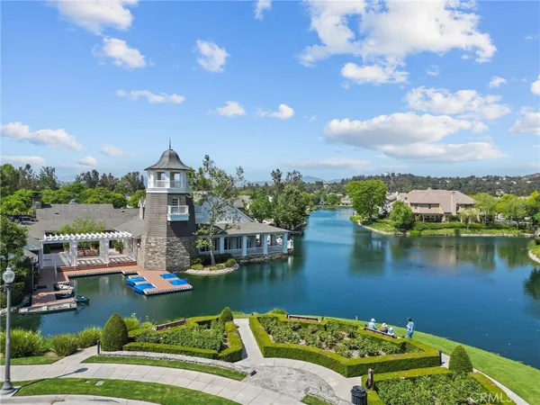 a view of a lake with houses