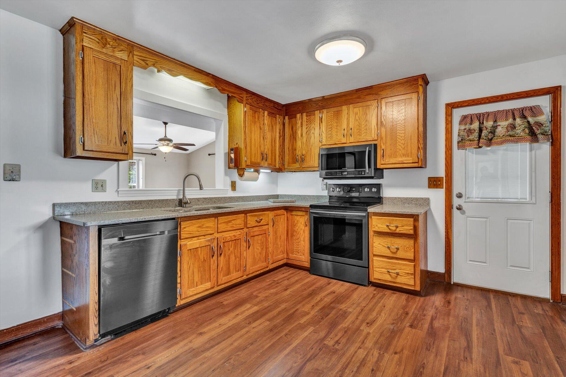 1119 Garner Road Vinton, VA 24179 - Photo 8 of 28 06-061520230077