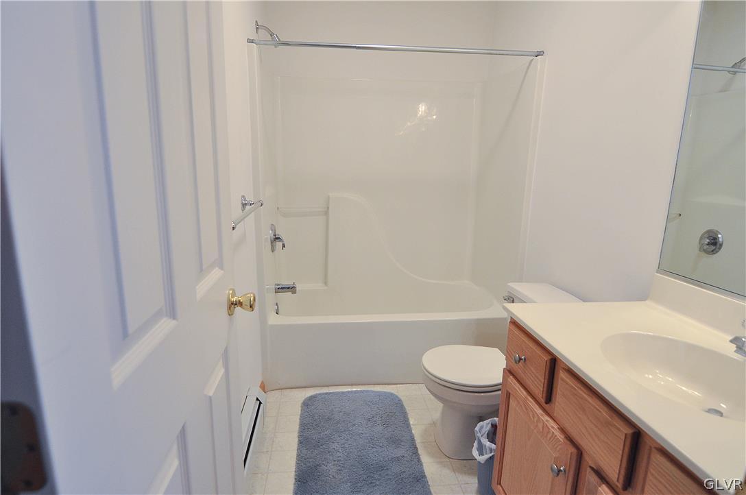 3174 Silver Crest Road Nazareth, PA 18064 - Photo 17 of 37 Full bath in between bedrooms 2 and 3