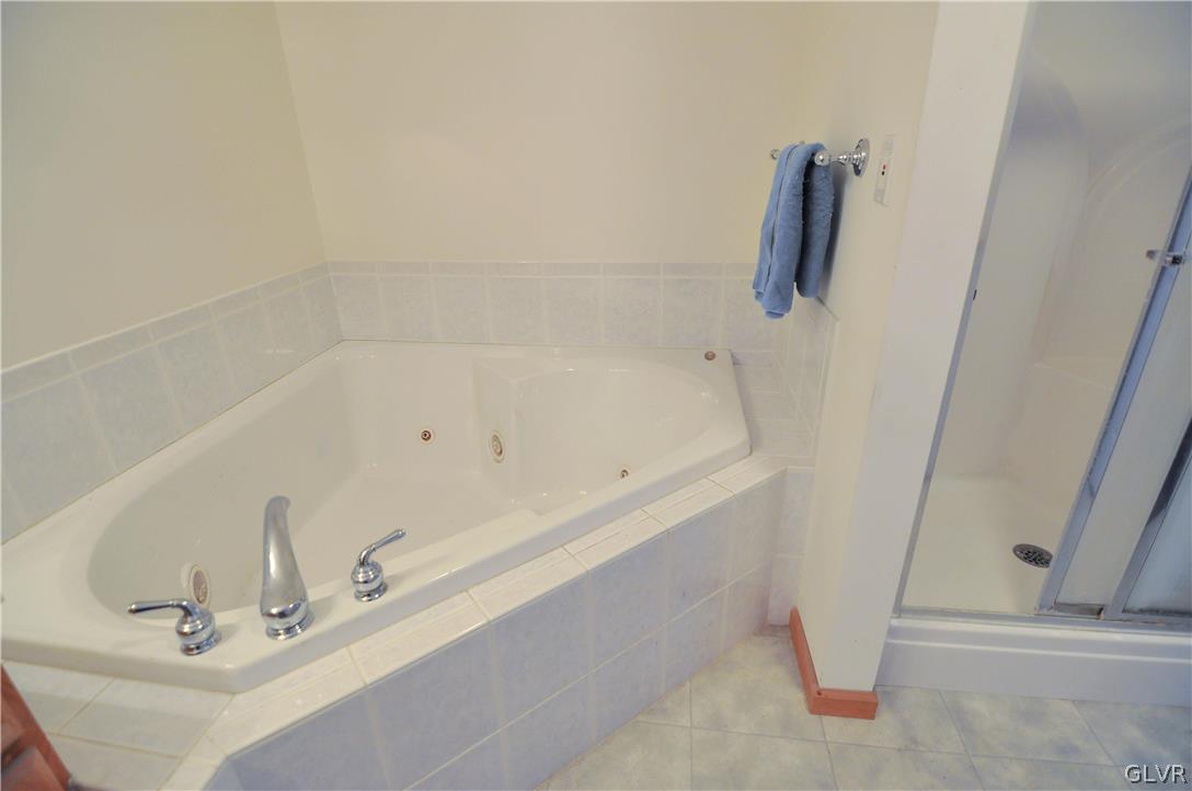 3174 Silver Crest Road Nazareth, PA 18064 - Photo 25 of 37 Master bath whirlpool tub