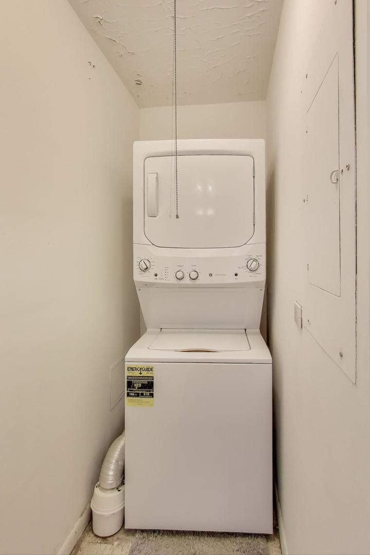 5733 North Sheridan Road, Unit 23B Chicago, IL 60660 - Photo 21 of 33 a utility room with dryer and washer