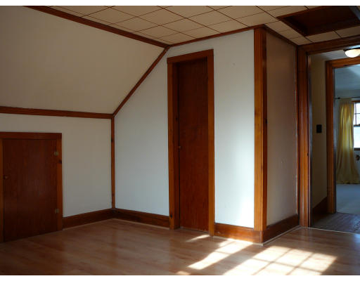 105 Redlands Street Springfield, MA 01104 - Photo 13 of 18 a view of entryway