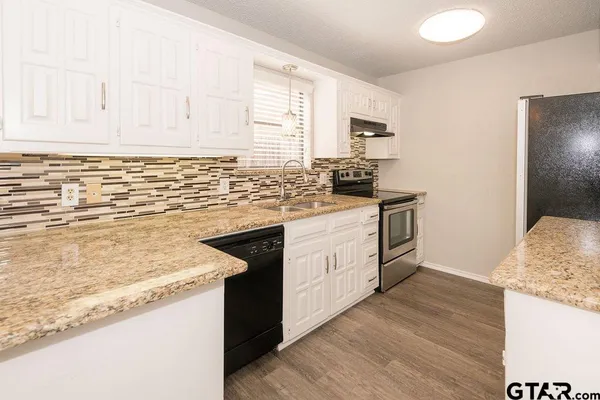 $1,600 | 5811 Hollytree Drive, Tyler, TX 75703