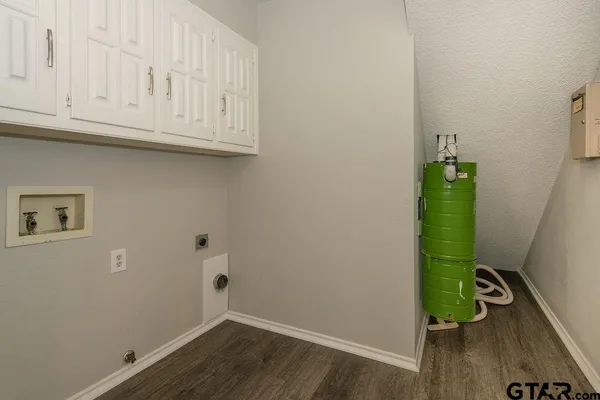 $1,600 | 5811 Hollytree Drive, Tyler, TX 75703