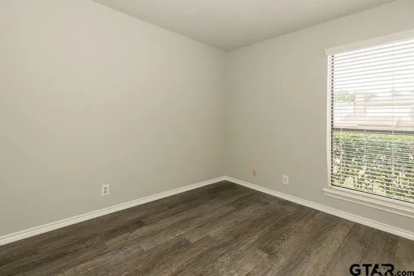 $1,600 | 5811 Hollytree Drive, Tyler, TX 75703