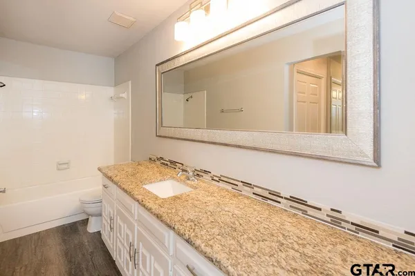 $1,600 | 5811 Hollytree Drive, Tyler, TX 75703