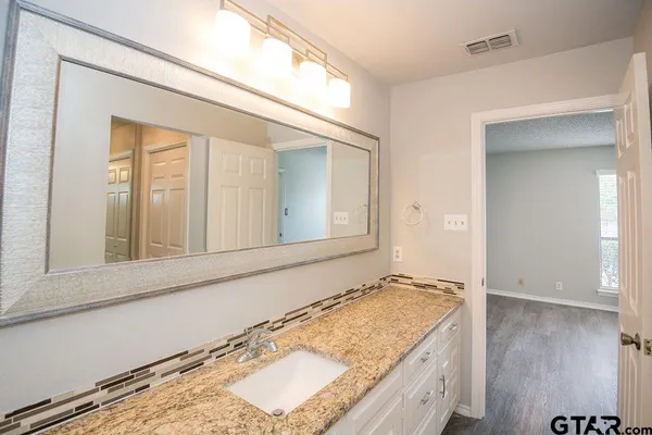 $1,600 | 5811 Hollytree Drive, Tyler, TX 75703