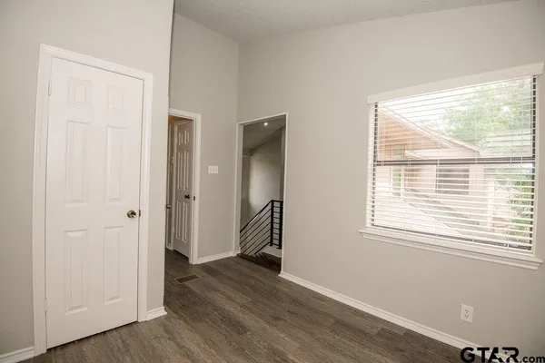 $1,600 | 5811 Hollytree Drive, Tyler, TX 75703