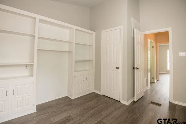 $1,600 | 5811 Hollytree Drive, Tyler, TX 75703