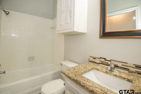 $1,600 | 5811 Hollytree Drive, Tyler, TX 75703