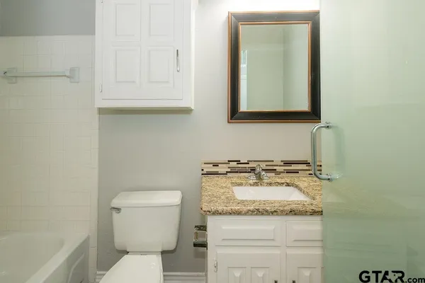 $1,600 | 5811 Hollytree Drive, Tyler, TX 75703