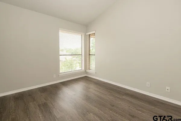 $1,600 | 5811 Hollytree Drive, Tyler, TX 75703