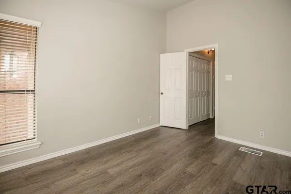 $1,600 | 5811 Hollytree Drive, Tyler, TX 75703