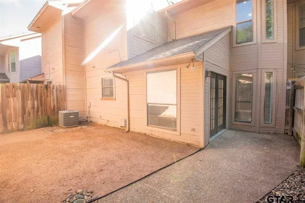 $1,600 | 5811 Hollytree Drive, Tyler, TX 75703