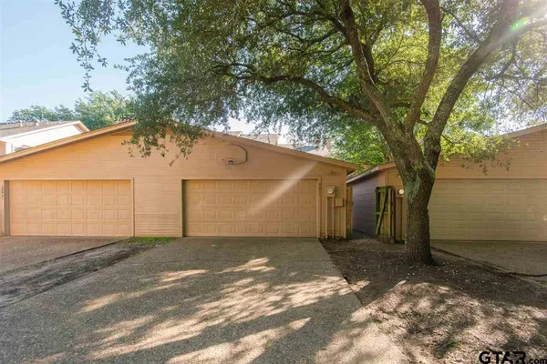 $1,600 | 5811 Hollytree Drive, Tyler, TX 75703