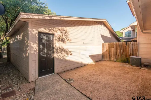 $1,600 | 5811 Hollytree Drive, Tyler, TX 75703