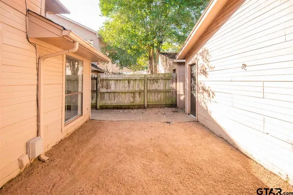 $1,600 | 5811 Hollytree Drive, Tyler, TX 75703