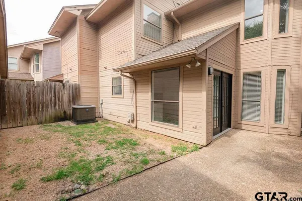 $1,600 | 5811 Hollytree Drive, Tyler, TX 75703