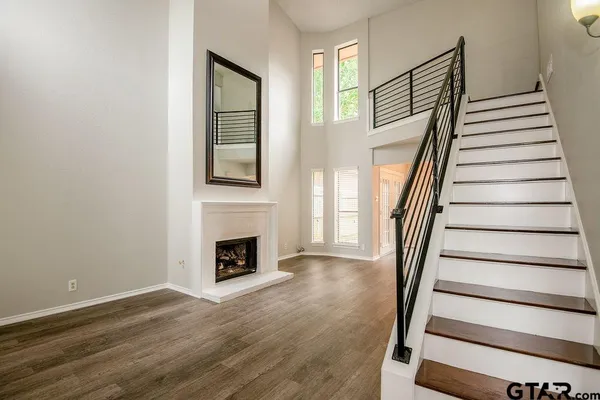 $1,600 | 5811 Hollytree Drive, Tyler, TX 75703